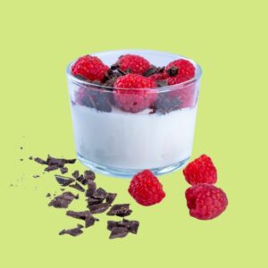 Yogur con frambuesas y topping